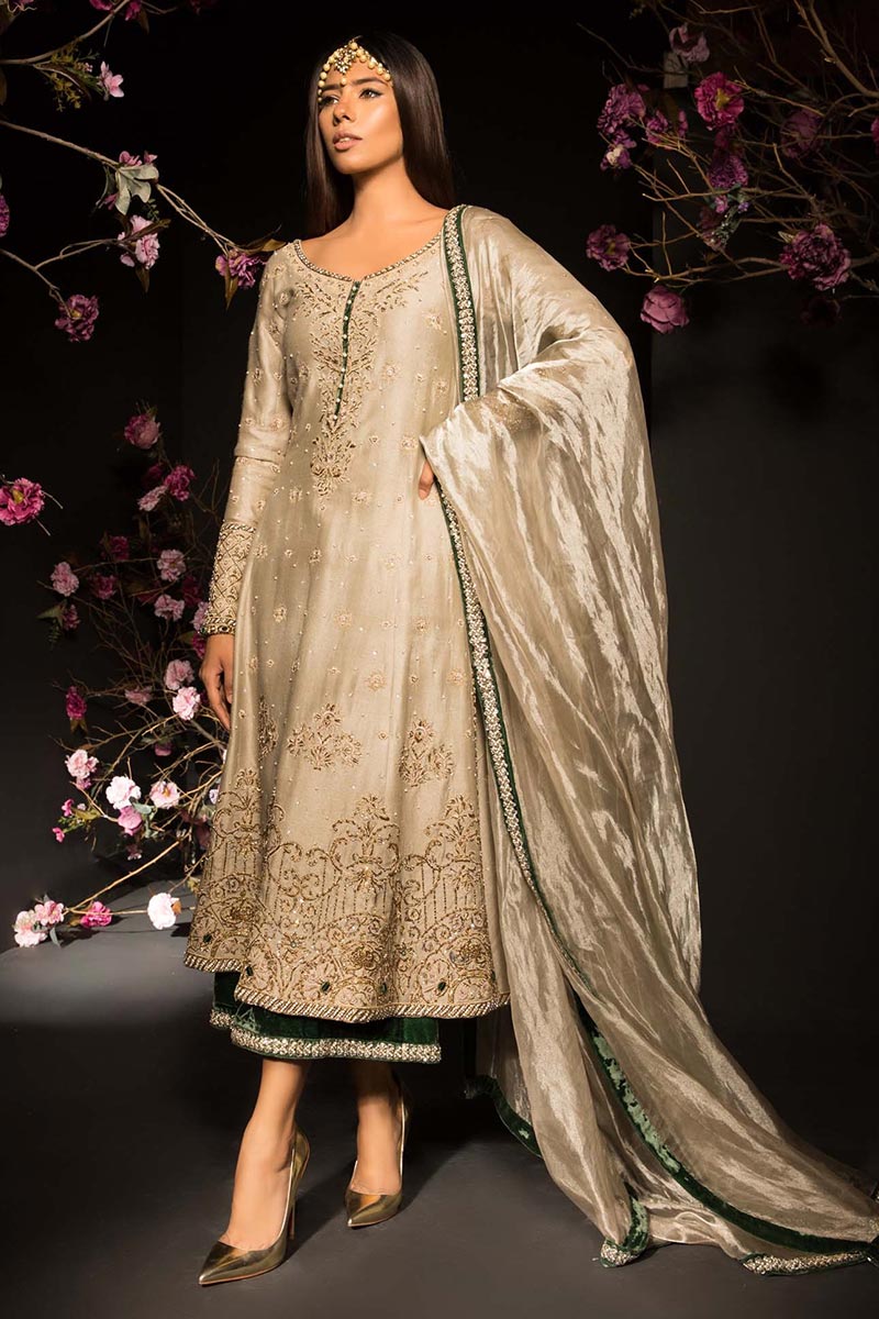 mehendi outfit online for friend's wedding