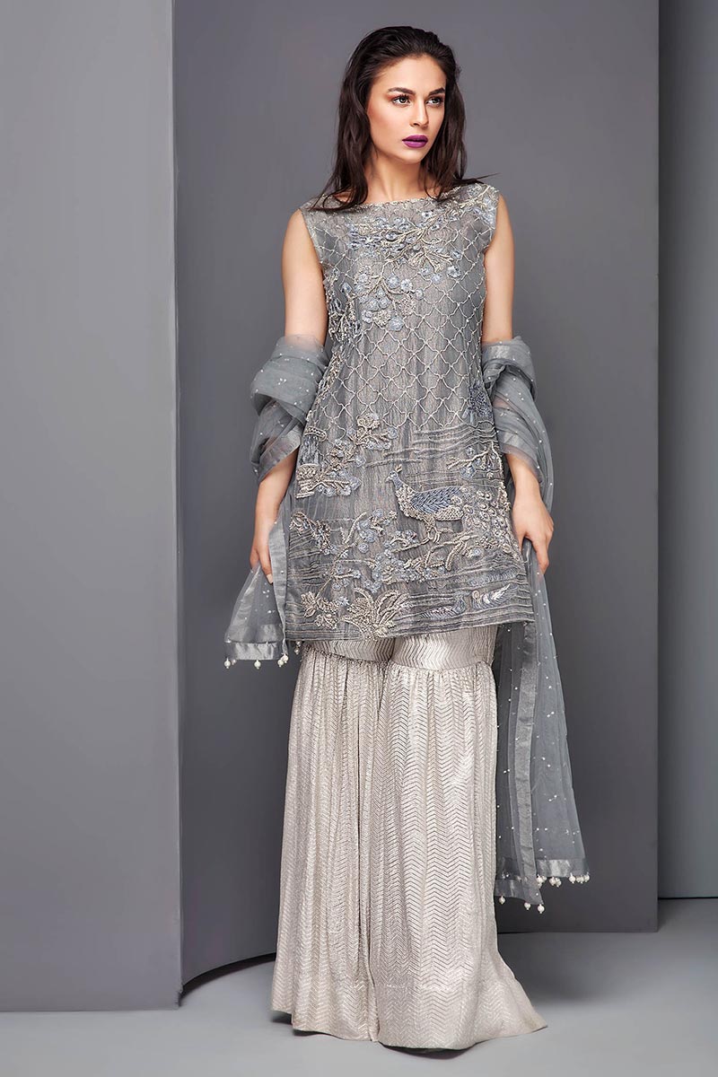 simple mehendi outfit
