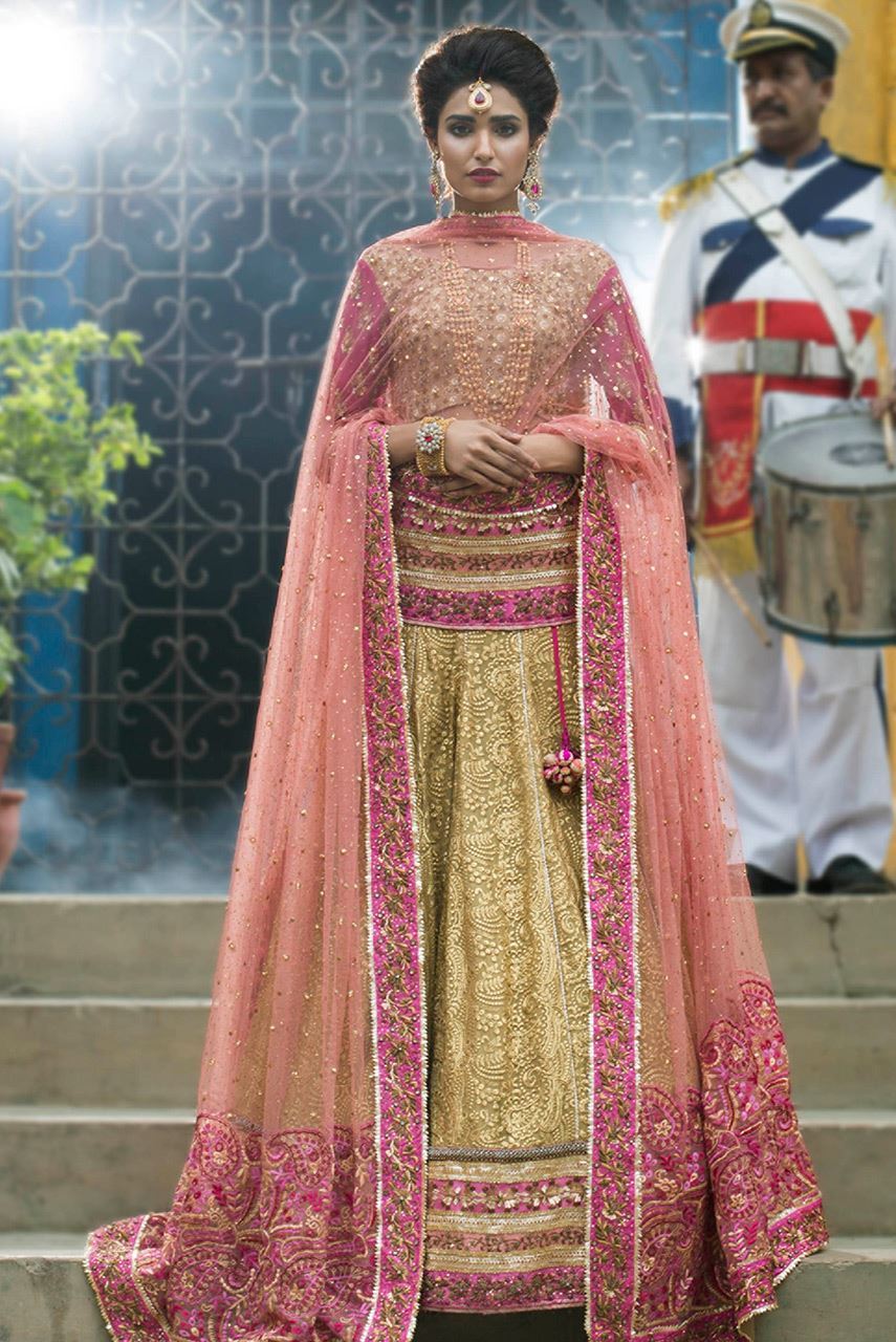 Simple Mehndi Outfits by Pakistani Designer