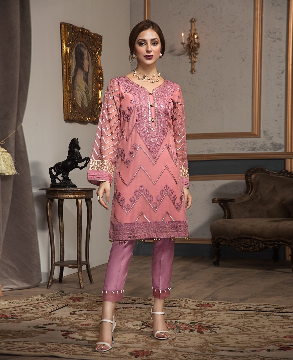 Simple Mehndi Outfit for Bridesmaids