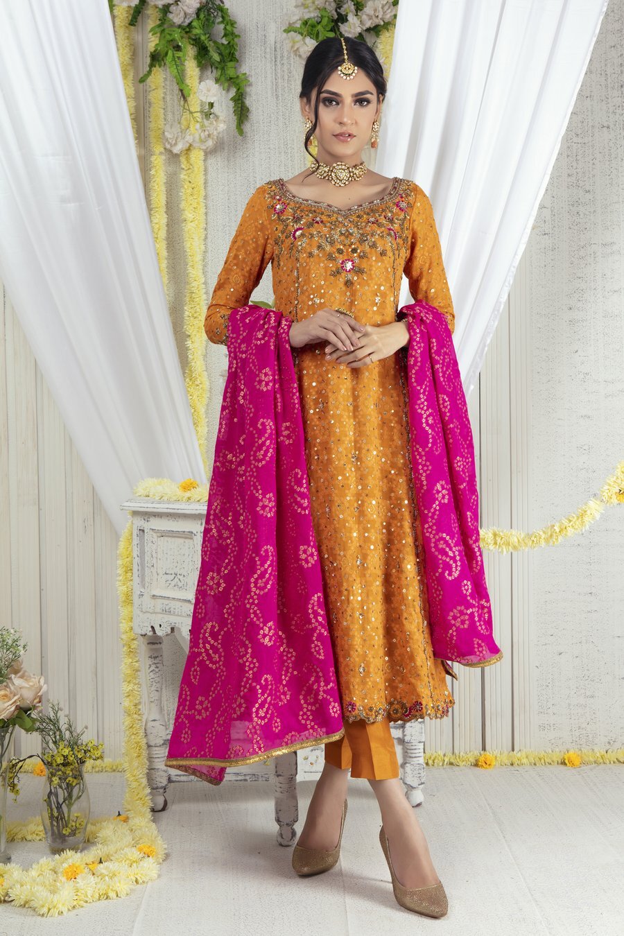 Mehndi outfit for girls