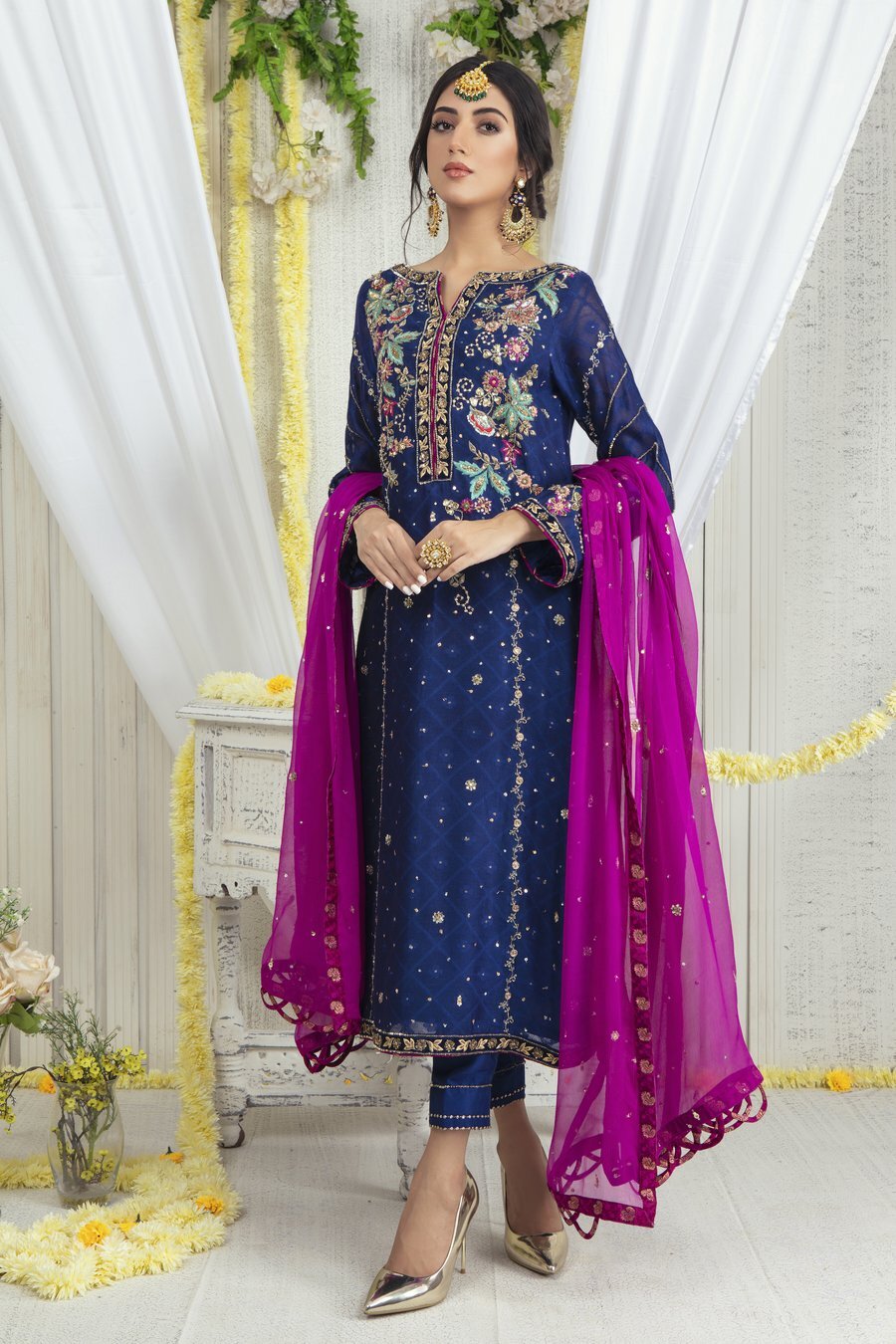 Pakistani mehndi dress for girls