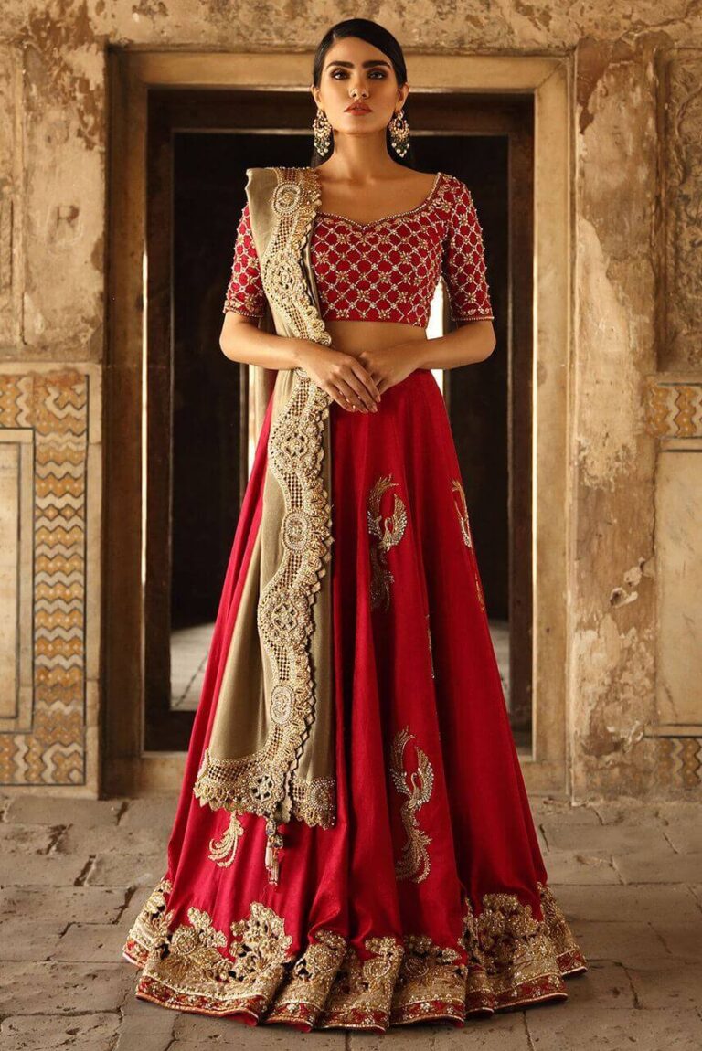 Simple Mehndi Dress for Girl